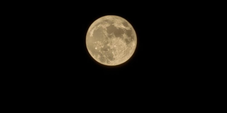 Un Vivo X90 Pro, vive la Luna de la Cosecha en Cuenca