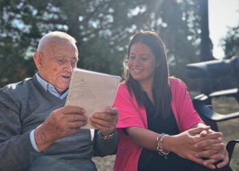 La consejera de Bienestar Social felicita al primer usuario centenario de la residencia de mayores de Maranchón