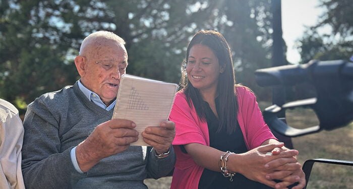 La consejera de Bienestar Social felicita al primer usuario centenario de la residencia de mayores de Maranchón