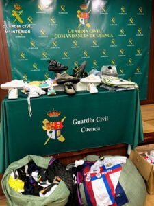 La Guardia Civil interviene en Tarancón más de 700 artículos falsificados