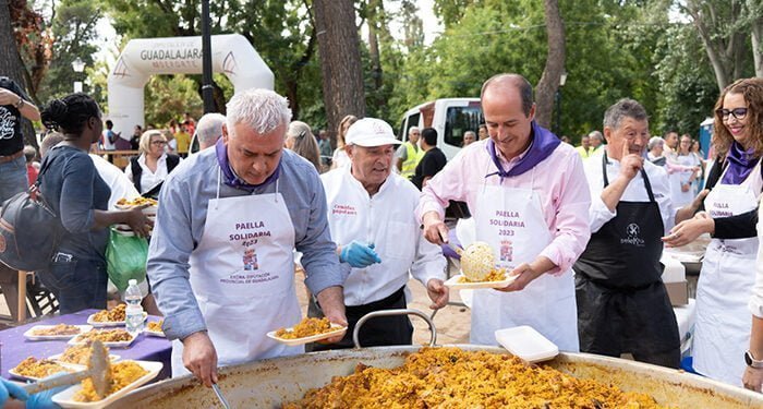 La Paella Solidaria reparte 5.500 raciones a beneficio de FUTUCAM 1 La Paella Solidaria reparte 5.500 raciones a beneficio de FUTUCAM