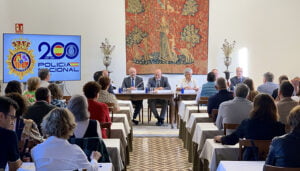 La subdelegada del Gobierno inaugura en Cuenca la jornada de sanidad policial