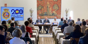 La subdelegada del Gobierno inaugura en Cuenca la jornada de sanidad policial