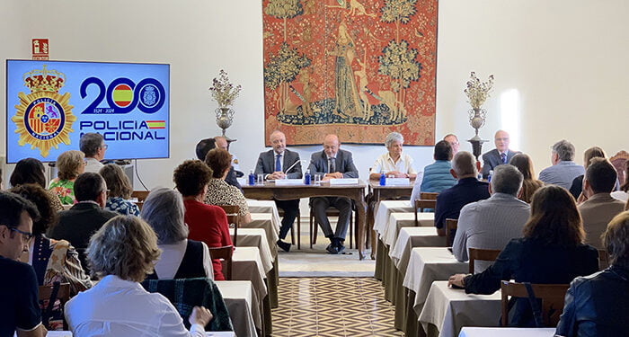 La subdelegada del Gobierno inaugura en Cuenca la jornada de sanidad policial