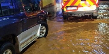 Las tormentas obligan a cortar la CM-3222 en Iniesta por acumulación de agua en la calzada