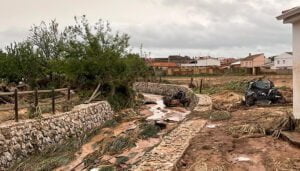 López se desplaza a Buenache de Alarcón donde trabajan INFOCAM, Protección Civil, la Brigada de Carreteras y los bomberos de la Diputación