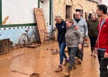 López se desplaza a Buenache de Alarcón donde trabajan INFOCAM, Protección Civil, la Brigada de Carreteras y los bomberos de la Diputación