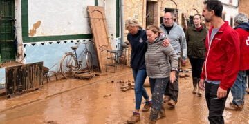 López se desplaza a Buenache de Alarcón donde trabajan INFOCAM, Protección Civil, la Brigada de Carreteras y los bomberos de la Diputación