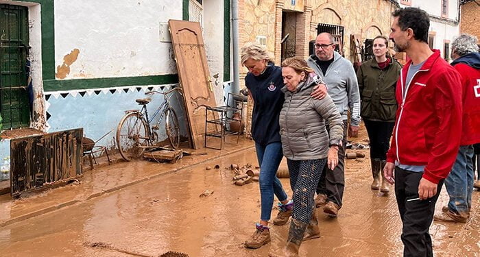 López se desplaza a Buenache de Alarcón donde trabajan INFOCAM, Protección Civil, la Brigada de Carreteras y los bomberos de la Diputación