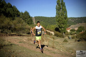 María Jesús Algarra y Alonso Martínez clavan su bandera en “El Picón de Beamud”
