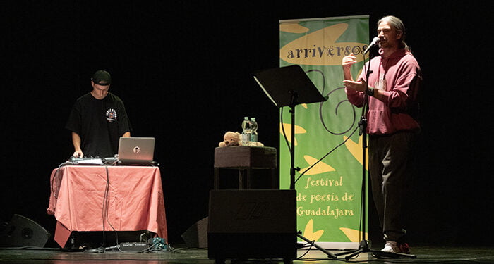 Paz-labras vestidas de mar en el ecuador del festival ARRIVERSOS de poesía