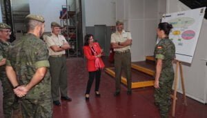 Robles pone en valor la labor de la logística en el actual contexto internacional en su visita al acuartelamiento ‘Capitán Arenas’ en Guadalajara