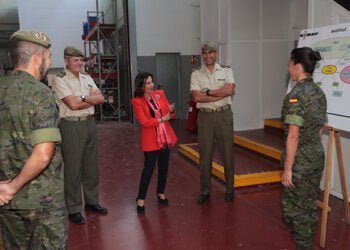 Robles pone en valor la labor de la logística en el actual contexto internacional en su visita al acuartelamiento ‘Capitán Arenas’ en Guadalajara