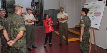 Robles pone en valor la labor de la logística en el actual contexto internacional en su visita al acuartelamiento ‘Capitán Arenas’ en Guadalajara
