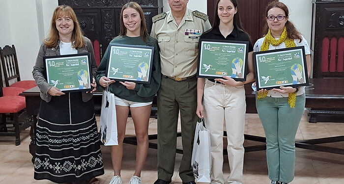 Sofía García Gómez, de 4ª de la ESO del IESO Harévolar de Alovera gana la X edición del concurso “Carta a un Militar Español” en Guadalajara