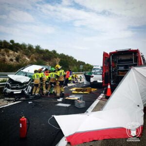 Trasladadas al Hospital de Guadalajara tres personas tras el choque entre dos turismos en la N-320