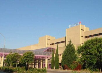 Trasladado desde Villamayor de Santiago al Hospital de Getafe un hombre de 30 años tras tocar el paraguas utilizado para recoger almendras del tractor que conducía un tendido de alta tensión.