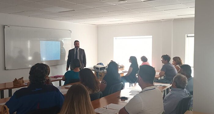 Una quincena de empresas de la Manchuela conocen en detalle la reforma del RETA 1 Una quincena de empresas de la Manchuela conocen en detalle la reforma del RETA