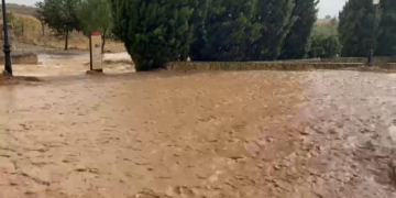 Vídeos. La lluvia convierte en ríos algunas calles de Belmonte y Villaescusa de Haro