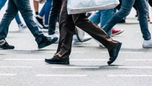 ¿El móvil te avisa de los pasos que das al día Un estudio científico establece que dar entre 7000 y 9000 pasos al día reduce el riesgo de mortalidad prematura