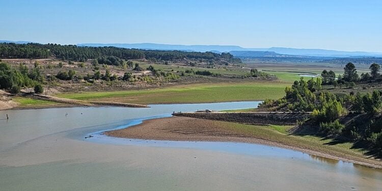 El Gobierno regional defiende que el agua del Tajo sea para los castellanomanchegos “ya que se está demostrando que el Levante puede abastecerse con desaladoras” 1 Entrepeñas y Buendía concluyen el año hidrológico en las mismas condiciones del año pasado