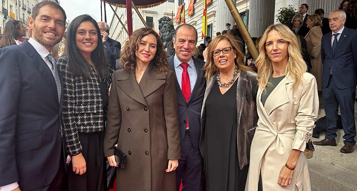 Bea Jiménez muestra su lealtad a la Corona en un día que ha catalogado como “histórico”