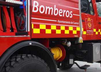 Un incendio eléctrico obliga a desalojar un edificio en la Plaza de la U de Cuenca
