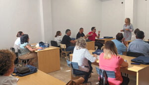 Casi veinte empresarios y trabajadores se forman sobre higiene alimentaria en Iniesta