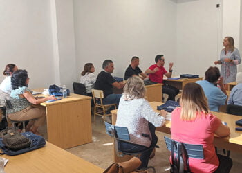 Casi veinte empresarios y trabajadores se forman sobre higiene alimentaria en Iniesta