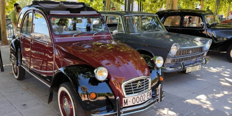 Concentración de coches clásicos en Cabanillas