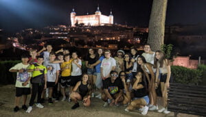 El alumnado del grupo de 6ºB del CEIP Santa Ana de Cuenca disfruta del premio conseguido en el concurso Celebramos el Día de Europa