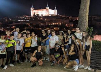 El alumnado del grupo de 6ºB del CEIP Santa Ana de Cuenca disfruta del premio conseguido en el concurso «Celebramos el Día de Europa»
