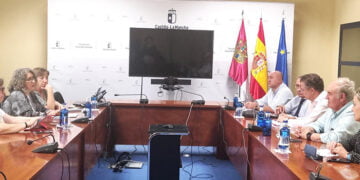 El Ejecutivo autonómico analiza con representantes de los regantes la defensa conjunta de los intereses hídricos de la región respecto a los planes hidrológicos del Tajo, Júcar y Guadiana
