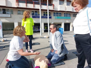 El Gobierno regional colabora con el taller de reanimación cardiopulmonar de la asociación ‘Críticos y Emergencias’
