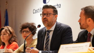 El Gobierno regional reafirma su apuesta por la escuela rural tras la reapertura del colegio de Peñalver, cerrado durante más de dos décadas