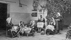 El Gobierno regional rinde homenaje a los artesanos con una exposición virtual que recorre su historia a través de una retrospectiva fotográfica