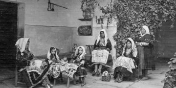 El Gobierno regional rinde homenaje a los artesanos con una exposición virtual que recorre su historia a través de una retrospectiva fotográfica