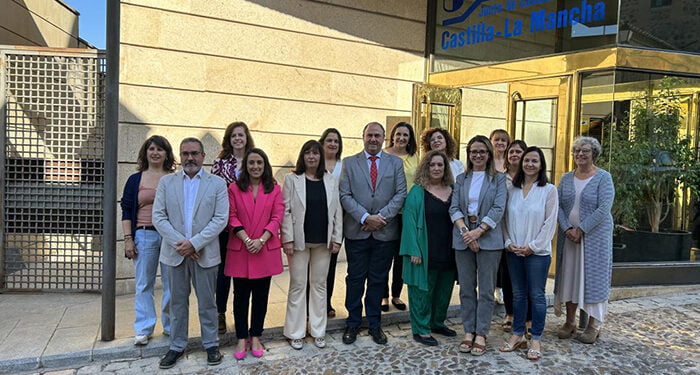 El Gobierno regional y FADEMUR se comprometen a seguir desarrollando mecanismos que aumenten la presencia de las mujeres en el sector agropecuario 1 El Gobierno regional y FADEMUR se comprometen a seguir desarrollando mecanismos que aumenten la presencia de las mujeres en el sector agropecuario