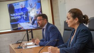 El Plan de Éxito Educativo reduce en los últimos años la tasa de abandono escolar e incrementa el número de alumnos que permanecen en e curso correspondiente 2 El Plan de Éxito Educativo reduce en los últimos años la tasa de abandono escolar e incrementa el número de alumnos que permanecen en e curso correspondiente