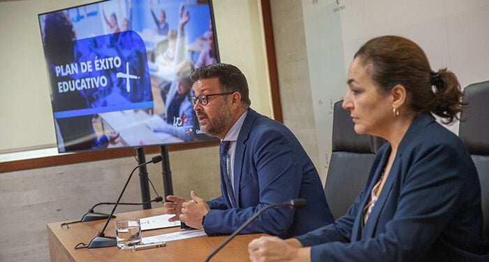 El Plan de Éxito Educativo reduce en los últimos años la tasa de abandono escolar e incrementa el número de alumnos que permanecen en e curso correspondiente 1 El Plan de Éxito Educativo reduce en los últimos años la tasa de abandono escolar e incrementa el número de alumnos que permanecen en e curso correspondiente