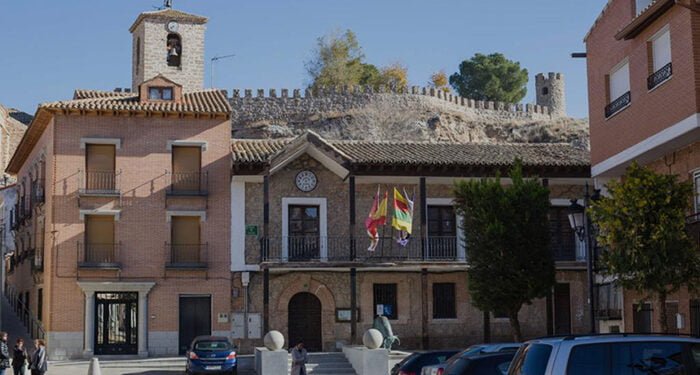 El PP de Almoguera pide al PSOE que recapacite y anule su decisión de privatizar el servicio de Ayuda a Domicilio que aprobó en Pleno 1 El PP de Almoguera pide al PSOE que recapacite y anule su decisión de privatizar el servicio de Ayuda a Domicilio que aprobó en Pleno