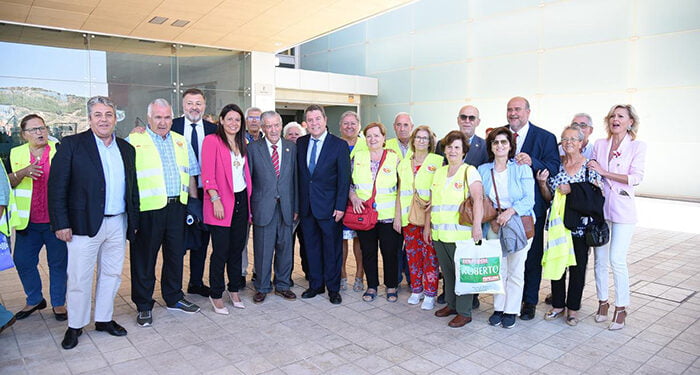 El presidente autonómico valora que Castilla-La Mancha “sea la región de toda España que más invierte en personas mayores”