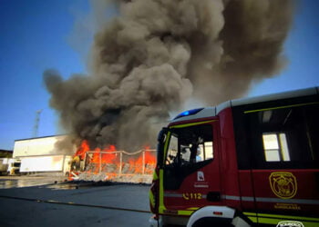 Espectacular incendio de un camión en Cabanillas