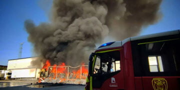 Espectacular incendio de un camión en Cabanillas