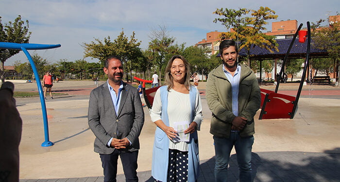 Estrenada la fuente lúdica de Las Lomas con juegos acuáticos