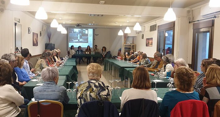 Excelente acogida en Jadraque a la mesa redonda organizada por la UNED Guadalajara sobre las mujeres del vino