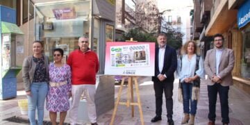 El cupón de la ONCE ‘se pasea’ por Carretería, una calle de Cuenca con historia y tradición