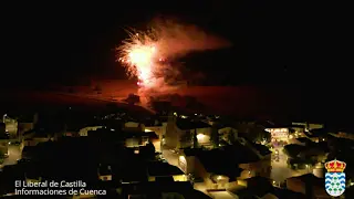 fuegos artificiales en el calor de la noche
