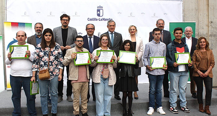 Fundación Eurocaja Rural, JCCM y Fundación CIEES entregan los diplomas a los alumnos con discapacidad intelectual que han realizado prácticas de digitalización