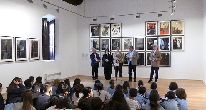 Inaugurada en San Clemente la exposición Salvador Victoria. Air de París [Dibujos (1956-1964) del tiempo de París]